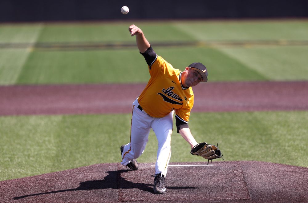 Iowa Hawkeyes pitcher Cole McDonald (11) against the Michigan Wolverines Sunday, April 29, 2018 at Duane Banks Field. (Brian Ray/hawkeyesports.com)