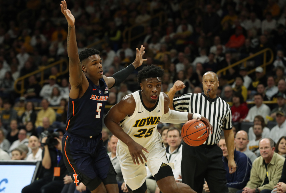 Iowa Hawkeyes forward Tyler Cook (25) against the Illinois Fighting Illini Sunday, January 20, 2019 at Carver-Hawkeye Arena. (Brian Ray/hawkeyesports.com)