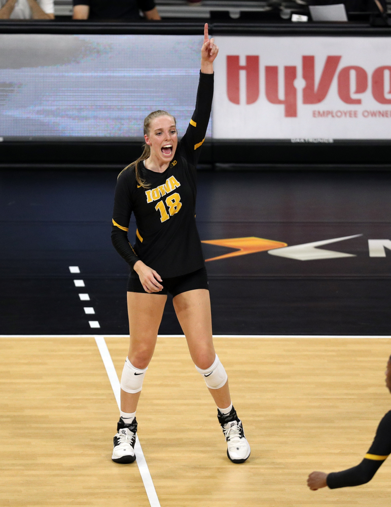 Iowa Hawkeyes middle blocker Hannah Clayton (18) against the Iowa State Cyclones Saturday, September 21, 2019 at Carver-Hawkeye Arena. (Brian Ray/hawkeyesports.com)