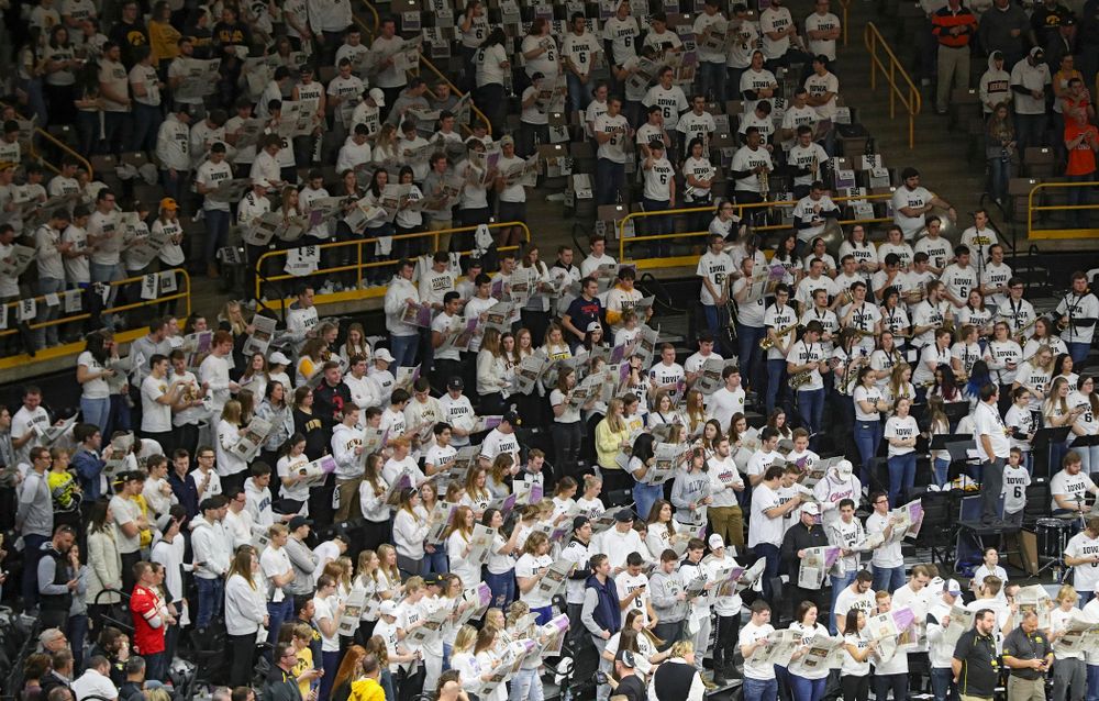 The Hawks Nest reads the Daily Iowan as Illinois’ starting lineup is announced before the game at Carver-Hawkeye Arena in Iowa City on Sunday, February 2, 2020. (Stephen Mally/hawkeyesports.com)