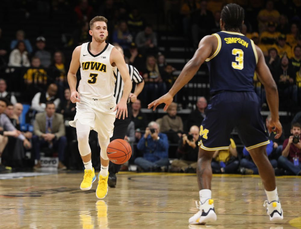 Iowa Hawkeyes guard Jordan Bohannon (3) against the Michigan Wolverines Friday, February 1, 2019 at Carver-Hawkeye Arena. (Brian Ray/hawkeyesports.com)