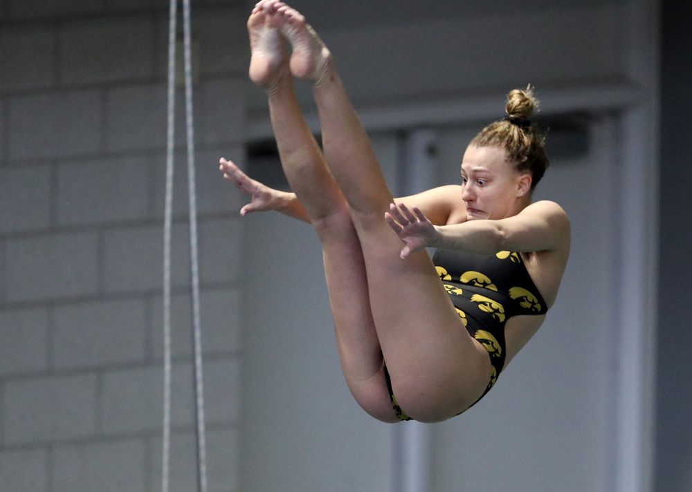 IowaÕs Samantha Tamborski competes on the 3 meter springboard against Notre Dame and Illinois Saturday, January 11, 2020 at the Campus Recreation and Wellness Center. (Brian Ray/hawkeyesports.com)