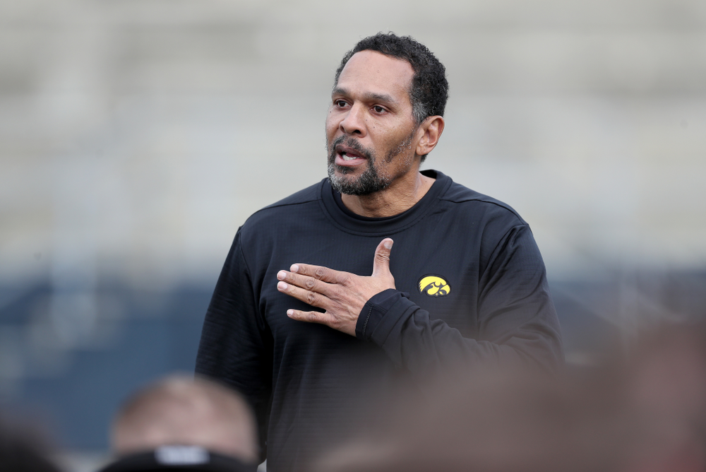 Former Hawkeye Football player Quinn Early speaks to the team during Holiday Bowl Practice No. 3 Tuesday, December 24, 2019 at San Diego Mesa College. (Brian Ray/hawkeyesports.com)