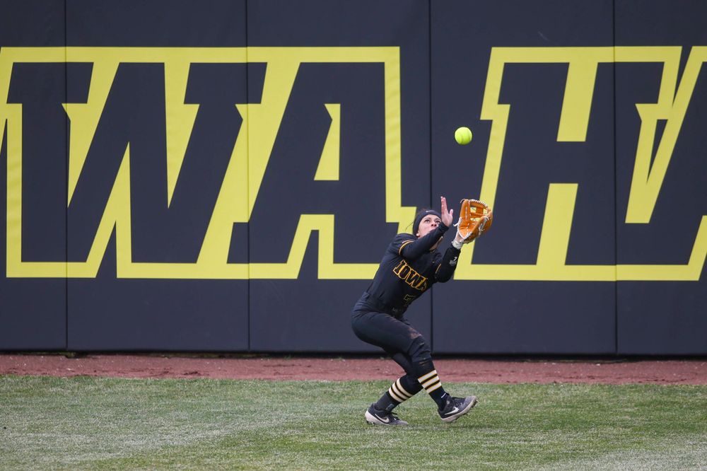 Iowa outfielder Lea Thompson (7) at game 2 vs Northwestern on Saturday, March 30, 2019 at Bob Pearl Field. (Lily Smith/hawkeyesports.com)