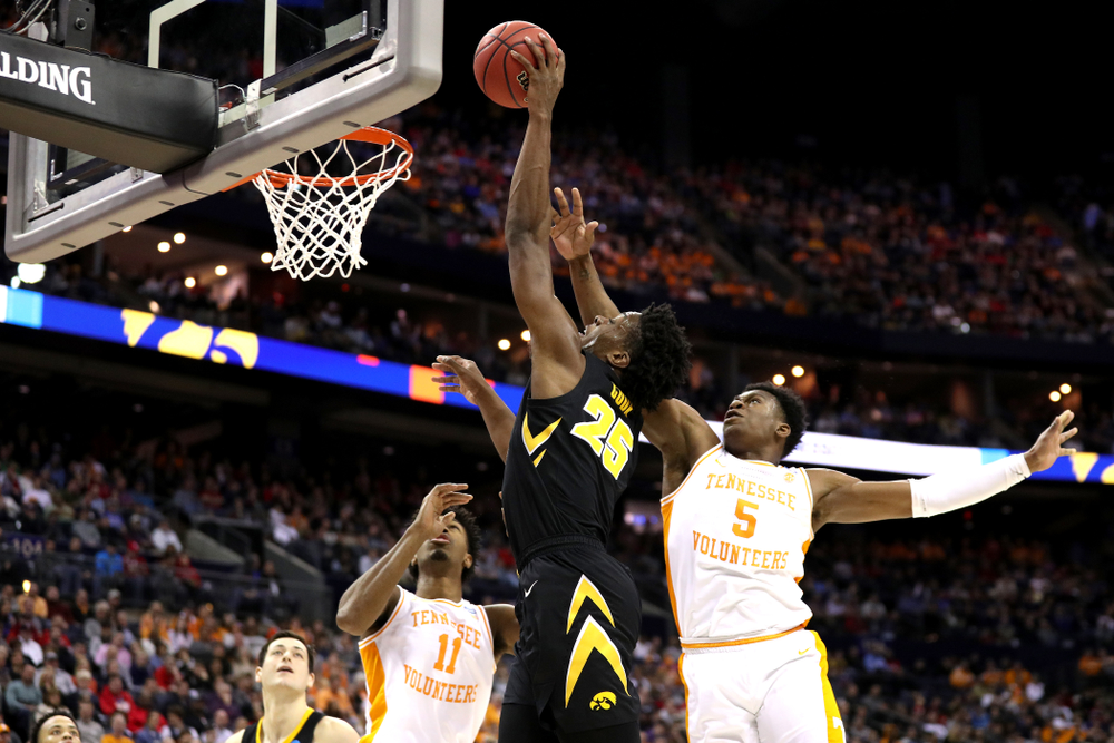 Iowa Hawkeyes forward Tyler Cook (25) against the Tennessee Volunteers in the second round of the 2019 NCAA Men's Basketball Tournament Sunday, March 24, 2019 at Nationwide Arena in Columbus, Ohio. (Brian Ray/hawkeyesports.com)