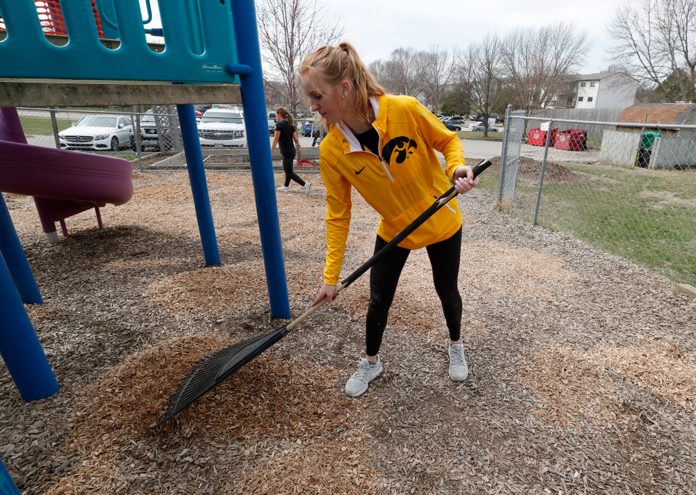 Members of the Iowa Women's Golf Team volunteer during the Iowa Athletics Department's annual Day of Caring Sunday, April 22, 2018. (Brian Ray/hawkeyesports.com)