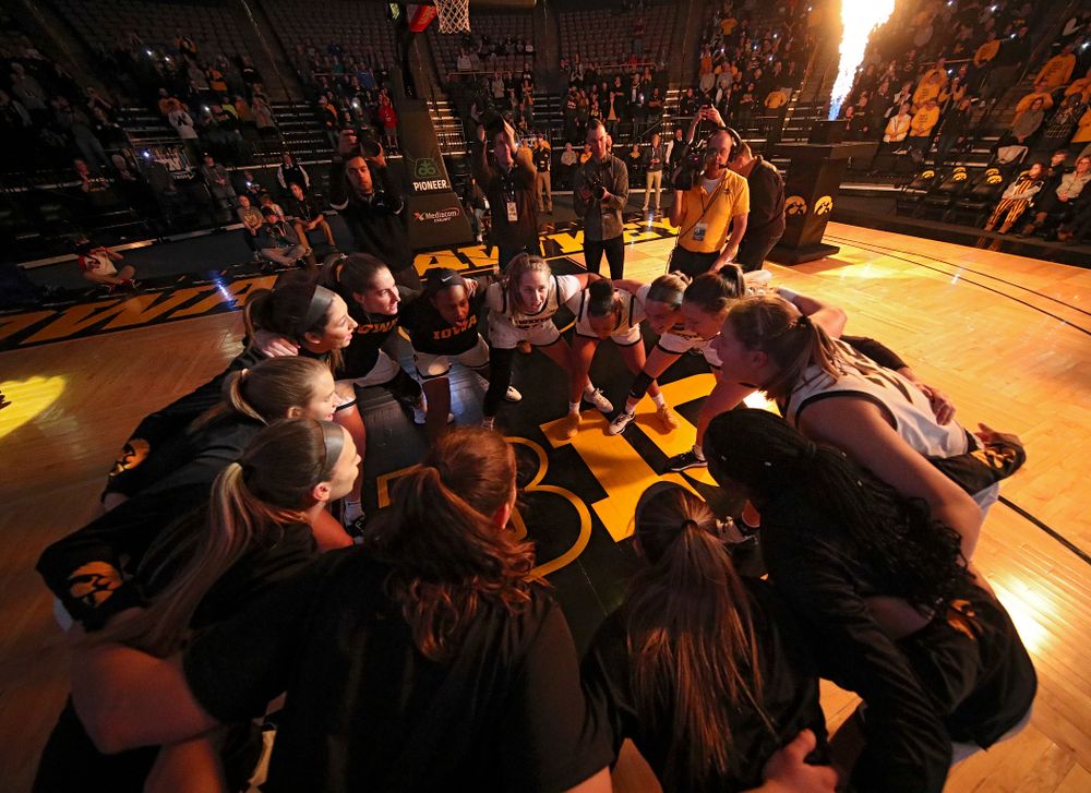 The Hawkeyes huddle before the start of their game at Carver-Hawkeye Arena in Iowa City on Sunday, January 12, 2020. (Stephen Mally/hawkeyesports.com)