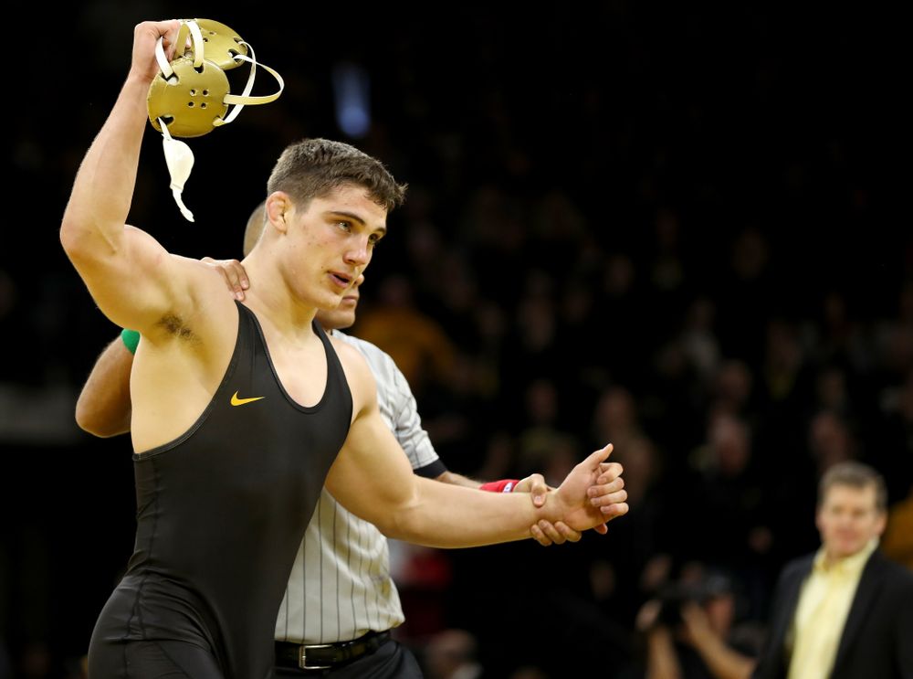Iowa’s Abe Assad wrestles Ohio State’s Rockey Jordan at 184 pounds Friday, January 24, 2020 at Carver-Hawkeye Arena. Assad won the match 3-1. (Brian Ray/hawkeyesports.com)