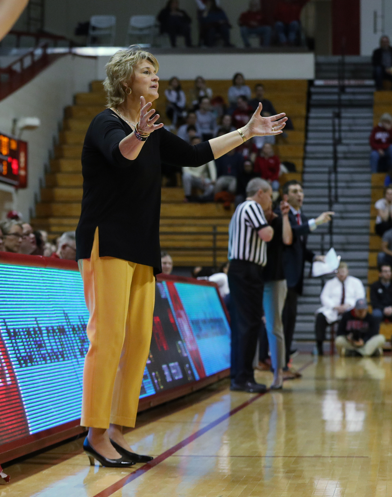 Iowa Hawkeyes head coach Lisa Bluder against the Indiana Hoosiers Thursday, February 21, 2019 at Simon Skjodt Assembly Hall. (Brian Ray/hawkeyesports.com)