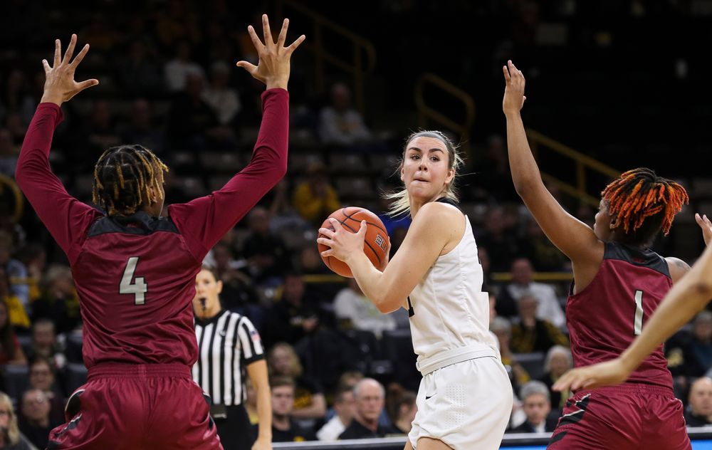 Iowa Hawkeyes forward Hannah Stewart (21) looks to pass during a game against North Carolina Central at Carver-Hawkeye Arena on November 17, 2018. (Tork Mason/hawkeyesports.com)