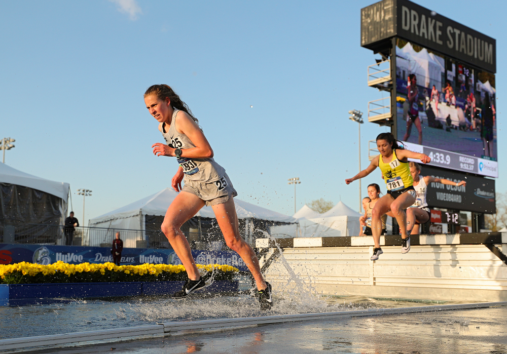 Iowa's Anna Hostetler runs the women's 3000 meter steeplechase event during the first day of the Drake Relays at Drake Stadium in Des Moines on Thursday, Apr. 25, 2019. (Stephen Mally/hawkeyesports.com)