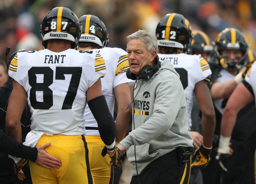 Iowa Hawkeyes head coach Kirk Ferentz and tight end Noah Fant (87) against the Illinois Fighting Illini Saturday, November 17, 2018 at Memorial Stadium in Champaign, Ill. (Brian Ray/hawkeyesports.com)