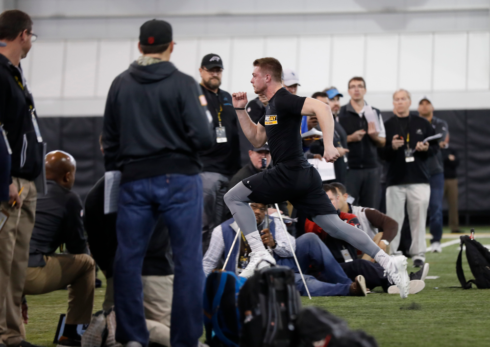 Iowa Hawkeyes wide receiver Matt VandeBerg (89) during the team's annual pro day Monday, March 26, 2018 at the Hansen Football Performance Center. (Brian Ray/hawkeyesports.com)