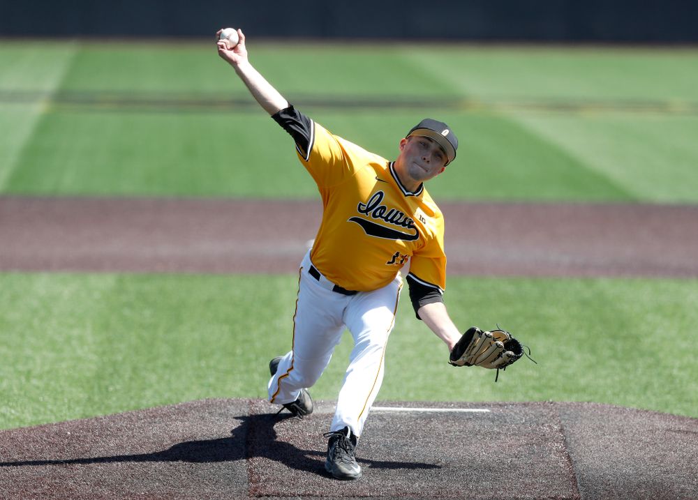 Iowa Hawkeyes pitcher Cole McDonald (11) against the Michigan Wolverines Sunday, April 29, 2018 at Duane Banks Field. (Brian Ray/hawkeyesports.com)