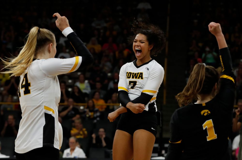 Iowa Hawkeyes setter Gabrielle Orr (7) against the Michigan Wolverines Sunday, September 23, 2018 at Carver-Hawkeye Arena. (Brian Ray/hawkeyesports.com)