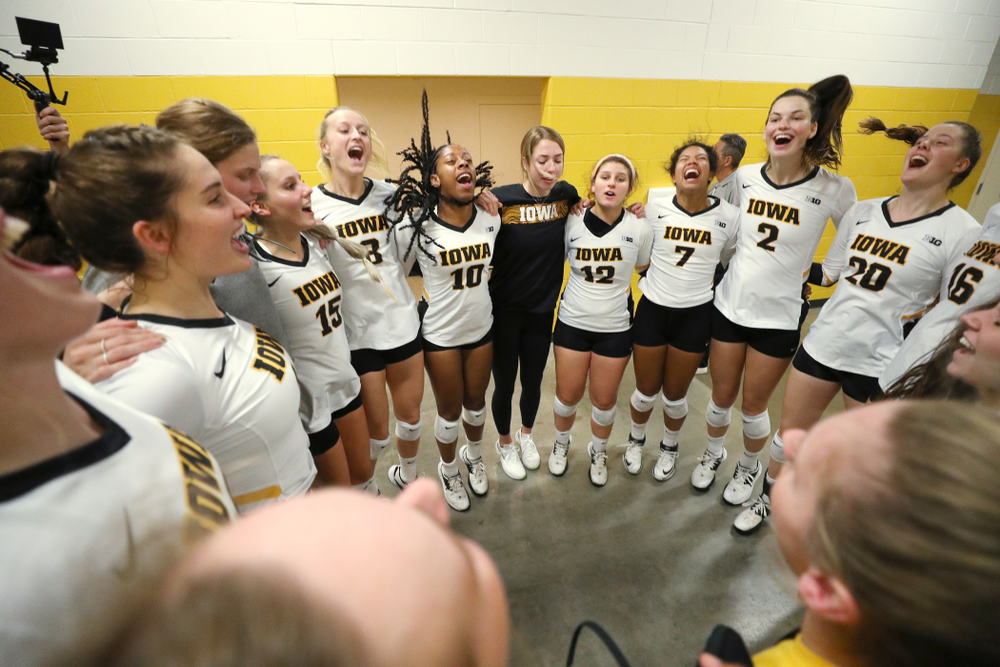 The Iowa Hawkeyes gather before their game against the Minnesota Golden Gophers Wednesday, October 2, 2019 at Carver-Hawkeye Arena. (Brian Ray/hawkeyesports.com)