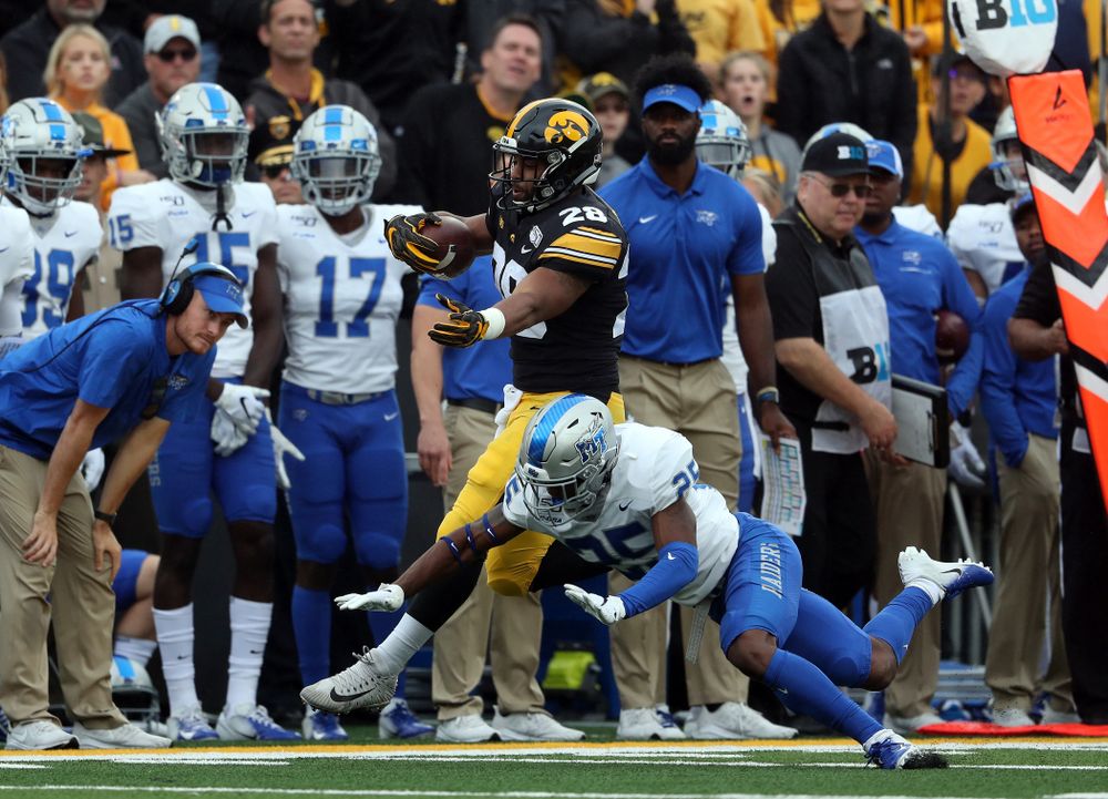 Iowa Hawkeyes running back Toren Young (28) against Middle Tennessee State Saturday, September 28, 2019 at Kinnick Stadium. (Brian Ray/hawkeyesports.com)