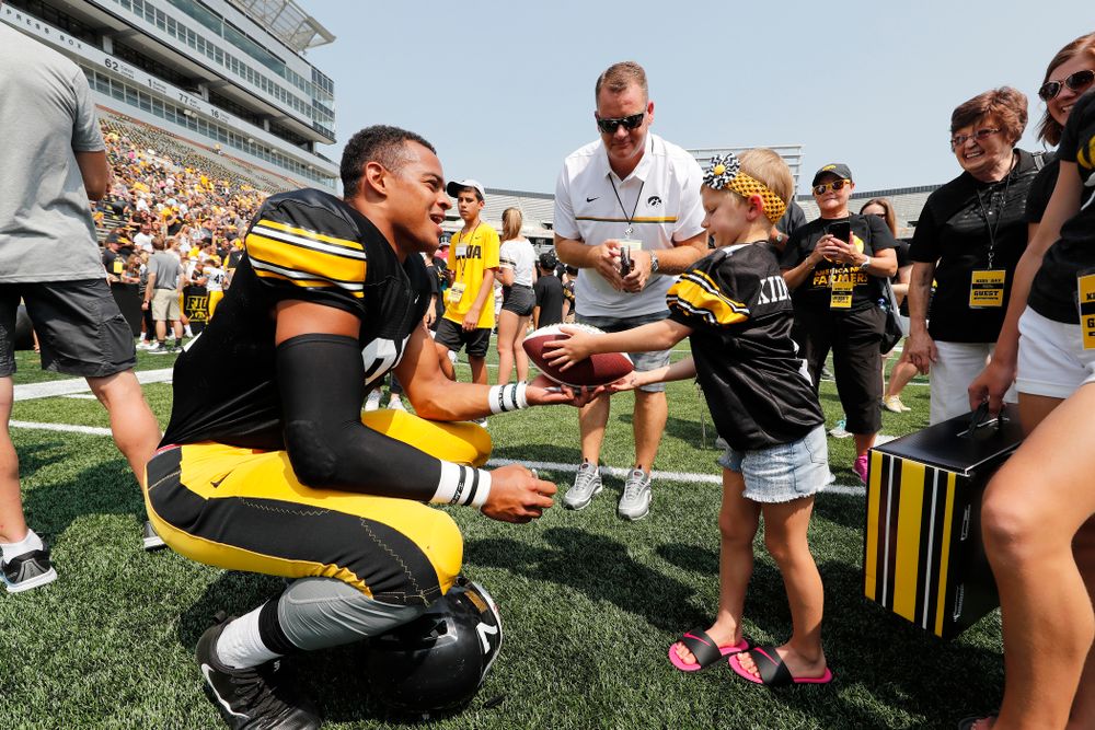 Iowa Hawkeyes tight end Noah Fant (87) during Kids Day Saturday, August 11, 2018 at Kinnick Stadium. (Brian Ray/hawkeyesports.com)