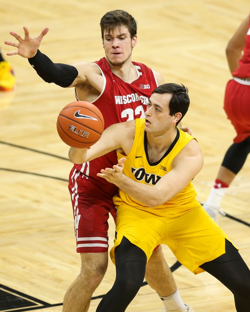 Iowa Hawkeyes forward Ryan Kriener (15) passes the ball against Wisconsin on November 30, 2018 at Carver-Hawkeye Arena. (Tork Mason/hawkeyesports.com)