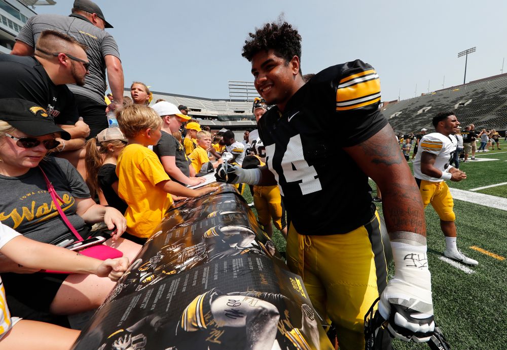 Iowa Hawkeyes offensive lineman Tristan Wirfs (74) during Kids Day Saturday, August 11, 2018 at Kinnick Stadium. (Brian Ray/hawkeyesports.com)