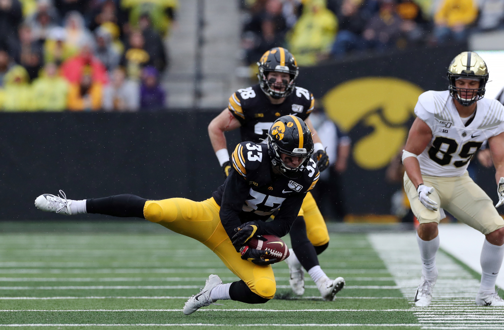 Iowa Hawkeyes defensive back Riley Moss (33) knocks down a pass against the Purdue Boilermakers Saturday, October 19, 2019 at Kinnick Stadium. (Brian Ray/hawkeyesports.com)