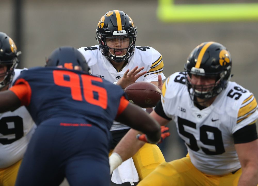 Iowa Hawkeyes quarterback Nate Stanley (4) against the Illinois Fighting Illini Saturday, November 17, 2018 at Memorial Stadium in Champaign, Ill. (Brian Ray/hawkeyesports.com)