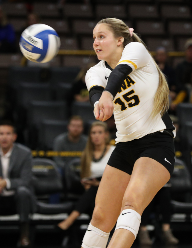 Iowa Hawkeyes defensive specialist Maddie Slagle (15) against the Northwestern Wildcats Wednesday, October 24, 2018 at Carver-Hawkeye Arena. (Brian Ray/hawkeyesports.com)
