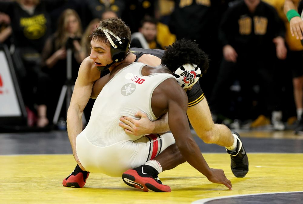 Iowa’s Austin DeSanto wrestles Ohio State’s Jordan Decatur at 133 pounds Friday, January 24, 2020 at Carver-Hawkeye Arena. DeSanto won the match with a 21-3 tech fall. (Brian Ray/hawkeyesports.com)