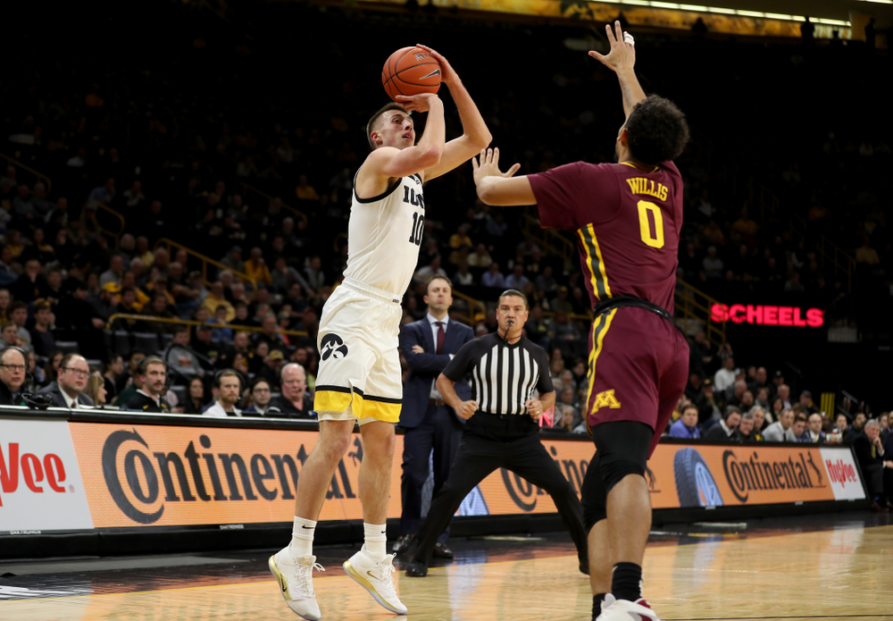 Iowa Hawkeyes guard Joe Wieskamp (10) pulls up for a three point basket against the Minnesota Golden Gophers Monday, December 9, 2019 at Carver-Hawkeye Arena. (Brian Ray/hawkeyesports.com)