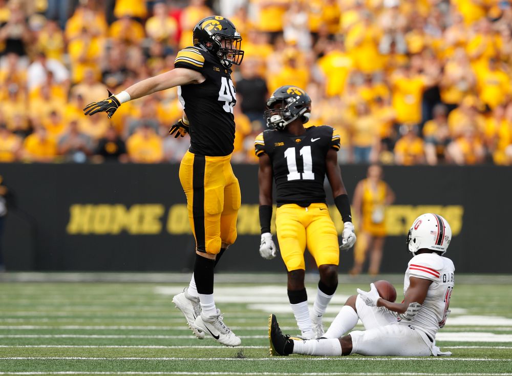 Iowa Hawkeyes linebacker Nick Niemann (49) against the Northern Illinois Huskies Saturday, September 1, 2018 at Kinnick Stadium. (Brian Ray/hawkeyesports.com)