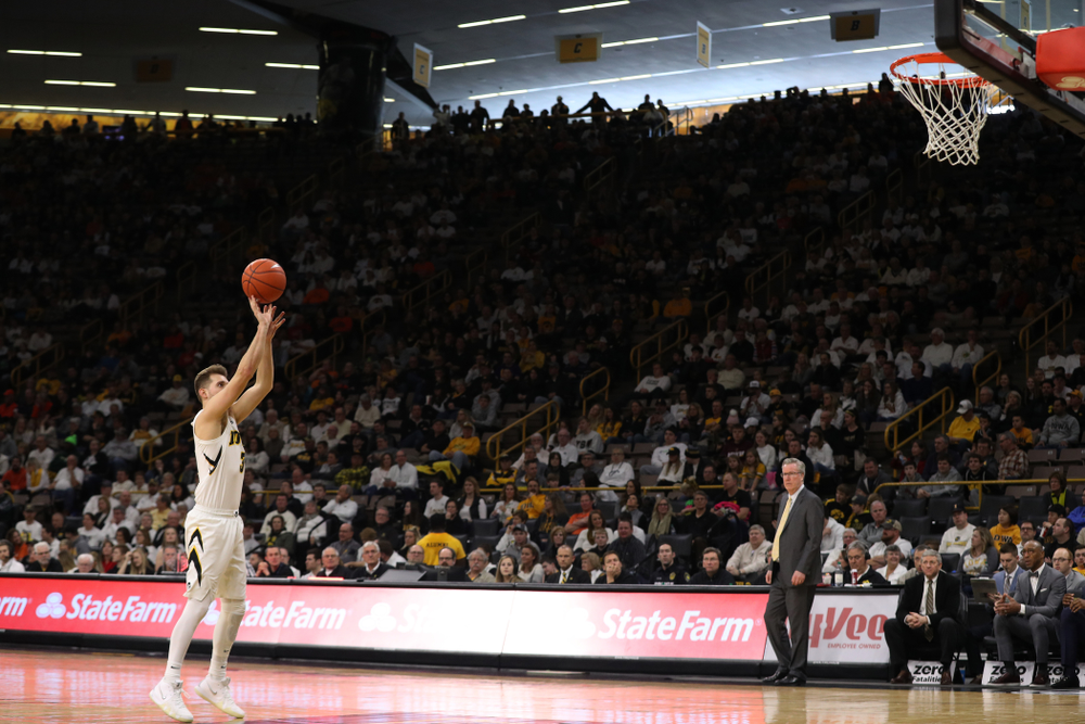 Iowa Hawkeyes guard Jordan Bohannon (3) shoots a free throw after a flagrant one foul against the Illinois Fighting Illini Sunday, January 20, 2019 at Carver-Hawkeye Arena. (Brian Ray/hawkeyesports.com)