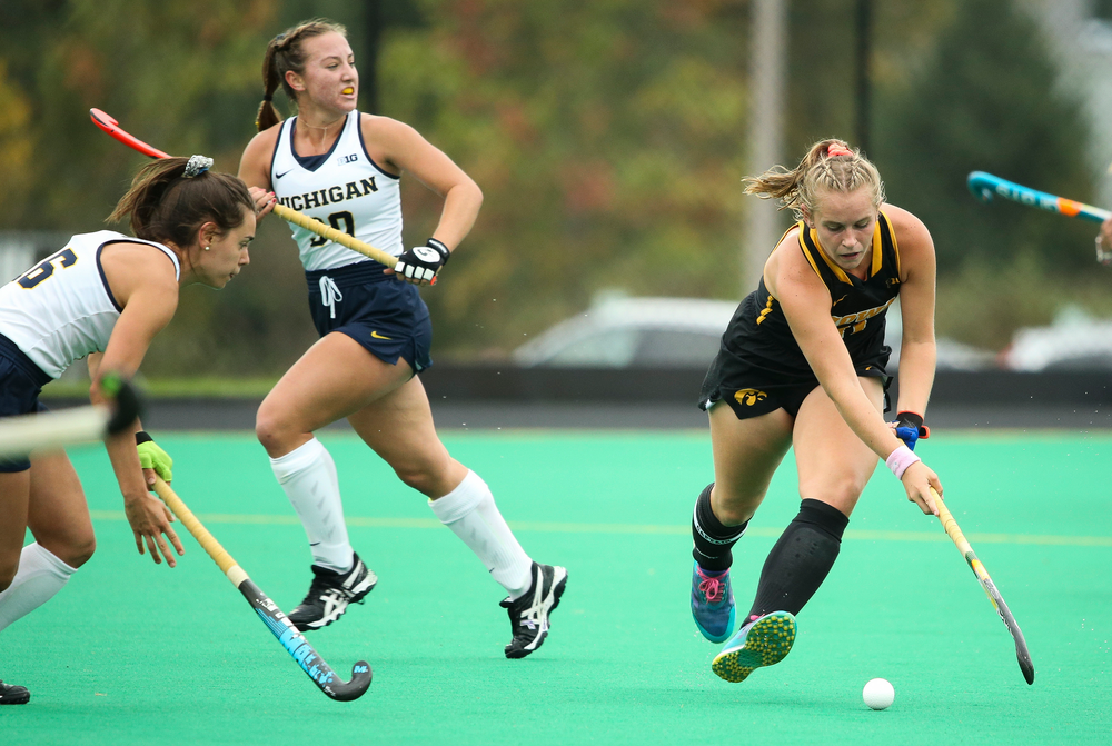 Iowa Hawkeyes midfielder Katie Birch (11) dribbles during a game against Michigan at Grant Field on October 5, 2018. (Tork Mason/hawkeyesports.com)