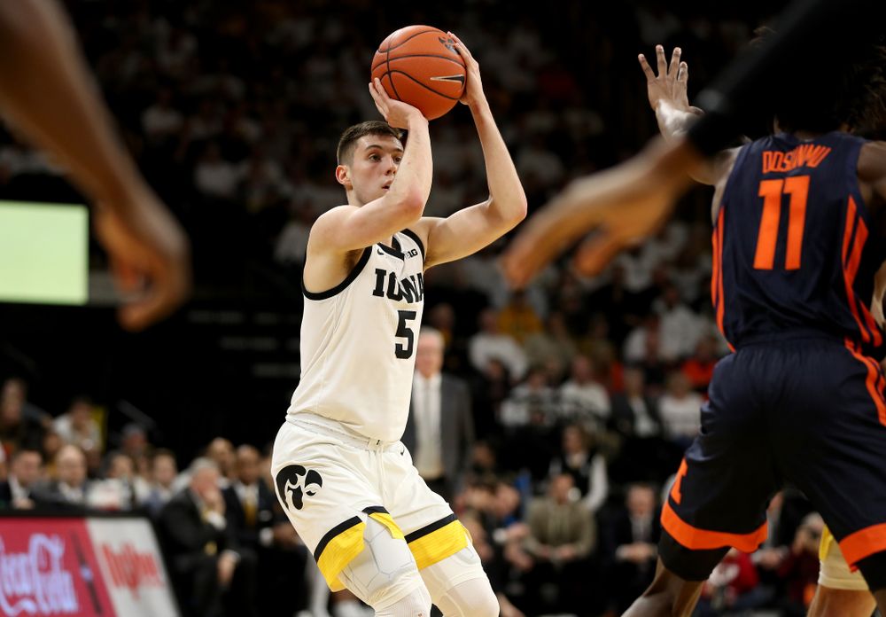 Iowa Hawkeyes guard CJ Fredrick (5) against the Illinois Fighting Illini Sunday, February 2, 2020 at Carver-Hawkeye Arena. (Brian Ray/hawkeyesports.com)