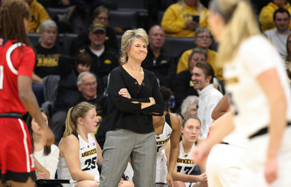 Iowa Hawkeyes head coach Lisa Bluder against the Rutgers Scarlet Knights Wednesday, January 23, 2019 at Carver-Hawkeye Arena. (Brian Ray/hawkeyesports.com)