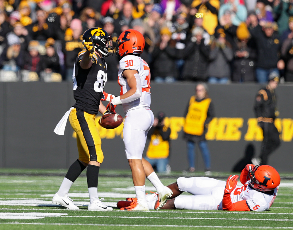 Iowa Hawkeyes wide receiver Nico Ragaini (89) signals first down after pulling in a pass during the first quarter of their game at Kinnick Stadium in Iowa City on Saturday, Nov 23, 2019. (Stephen Mally/hawkeyesports.com)