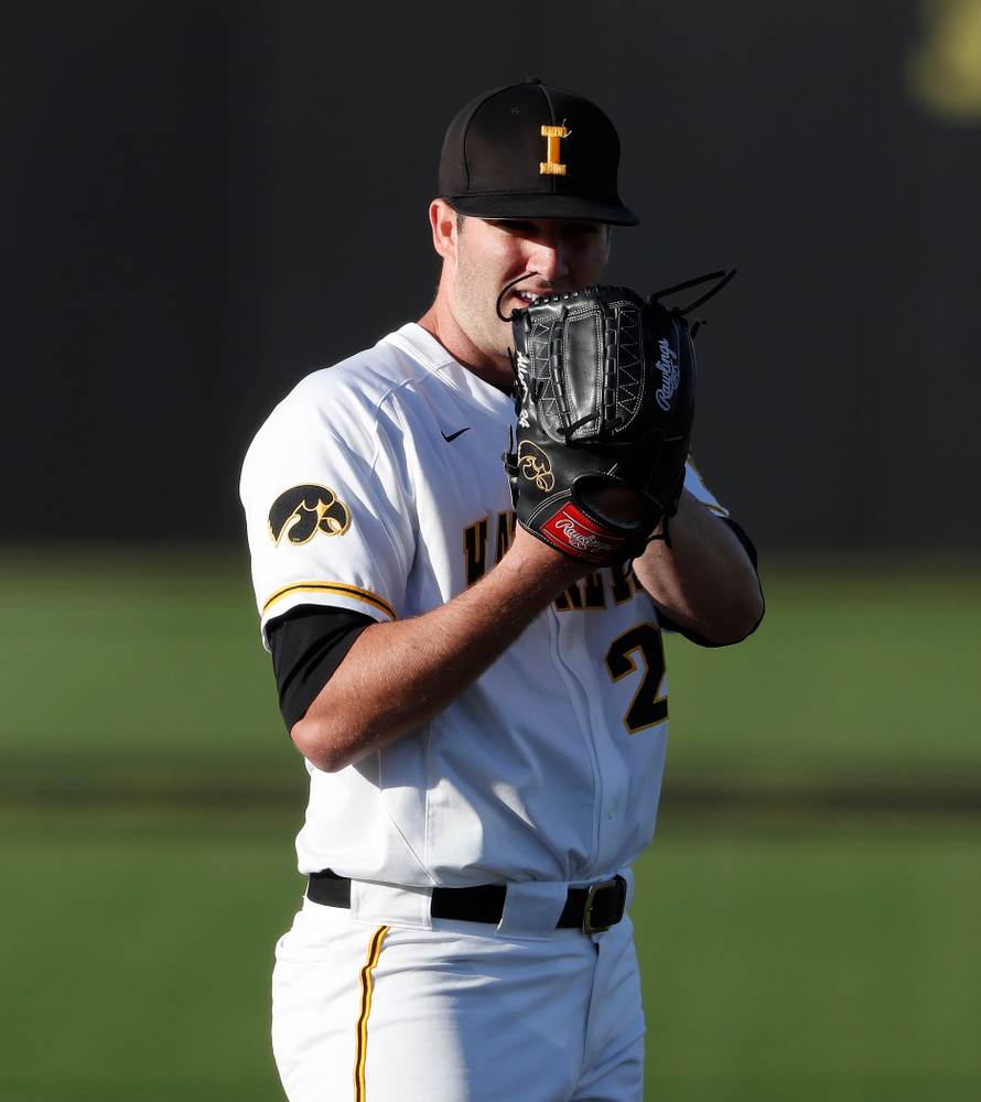 Iowa Hawkeyes pitcher Nick Allgeyer (24) against the Michigan Wolverines Friday, April 27, 2018 at Duane Banks Field in Iowa City. (Brian Ray/hawkeyesports.com)