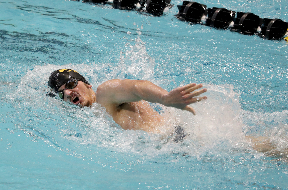 IowaÕs Tom Schab competes in the 1000-yard freestyle against Notre Dame and Illinois Saturday, January 11, 2020 at the Campus Recreation and Wellness Center. (Brian Ray/hawkeyesports.com)
