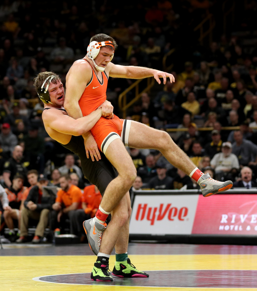 Iowa’s Jacob Warner wrestles Oklahoma State’s Dakota Geer at 197 pounds Sunday, February 23, 2020 at Carver-Hawkeye Arena. Warner won the match 8-3. (Brian Ray/hawkeyesports.com)