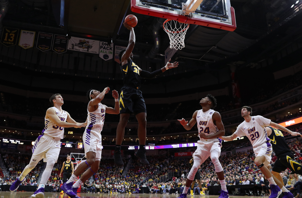 Iowa Hawkeyes forward Tyler Cook (25) against the Northern Iowa Panthers in the Hy-Vee Classic Saturday, December 15, 2018 at Wells Fargo Arena in Des Moines. (Brian Ray/hawkeyesports.com)