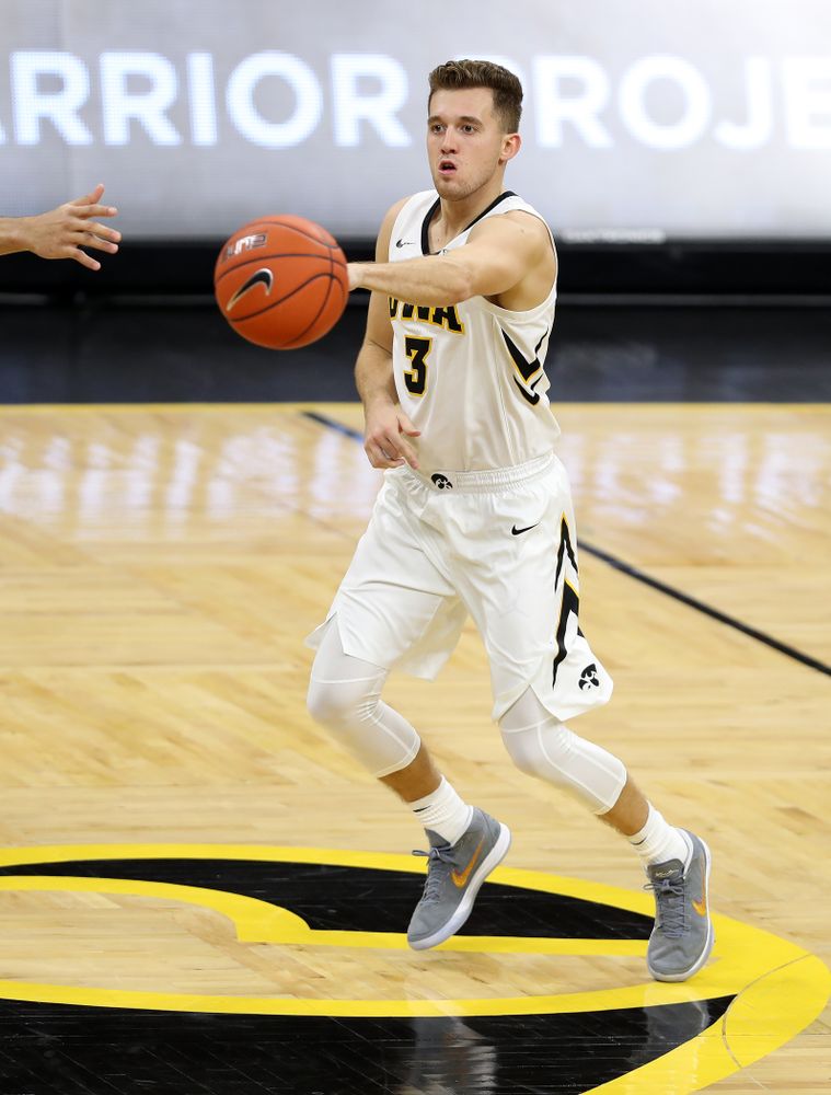 Iowa Hawkeyes guard Jordan Bohannon (3) against UW Green Bay Sunday, November 11, 2018 at Carver-Hawkeye Arena. (Brian Ray/hawkeyesports.com)